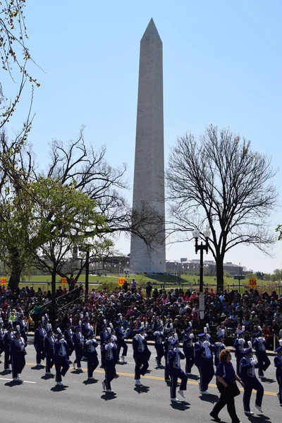 2016 Ulusal Cherry Blossom geçit töreninde Washington Dc
