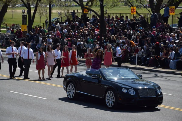 2016 Ulusal Cherry Blossom geçit töreninde Washington Dc