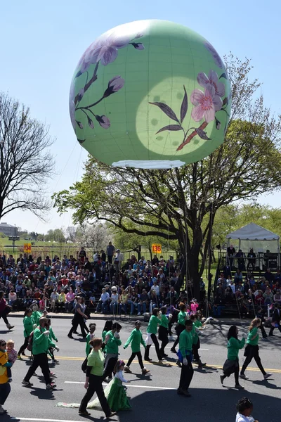 2016 Ulusal Cherry Blossom geçit töreninde Washington Dc
