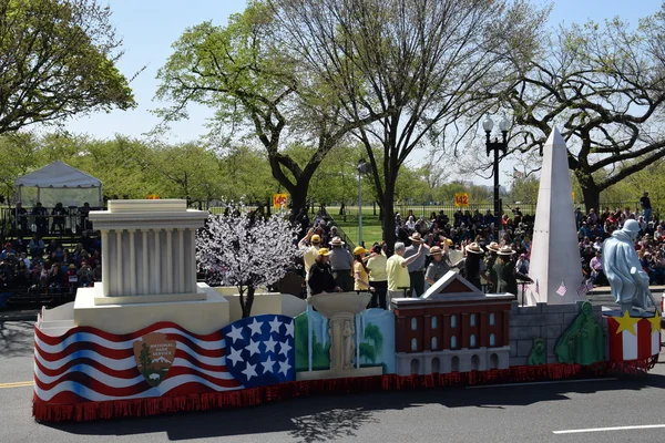 Desfile Nacional de Flores de Cerezo 2016 en Washington DC — Foto de Stock