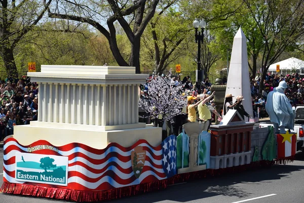 Desfile Nacional de Flores de Cerezo 2016 en Washington DC —  Fotos de Stock