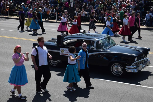 2016 Ulusal Cherry Blossom geçit töreninde Washington Dc