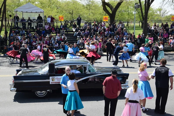 2016 Ulusal Cherry Blossom geçit töreninde Washington Dc