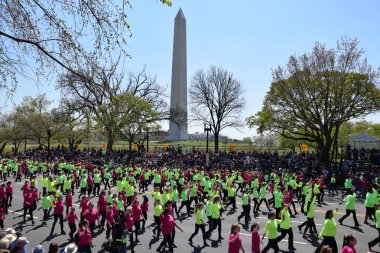 2016 Ulusal Cherry Blossom geçit töreninde Washington Dc