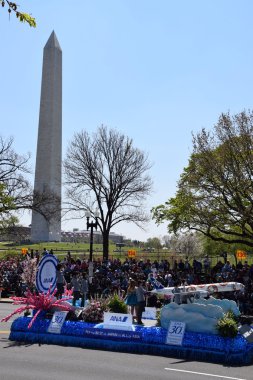 2016 Ulusal Cherry Blossom geçit töreninde Washington Dc