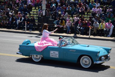 2016 Ulusal Cherry Blossom geçit töreninde Washington Dc