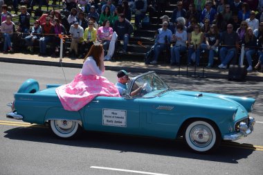 2016 Ulusal Cherry Blossom geçit töreninde Washington Dc