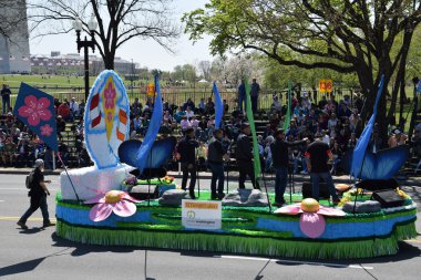 2016 Ulusal Cherry Blossom geçit töreninde Washington Dc