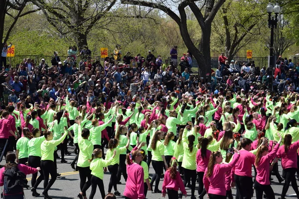 2016 Ulusal Cherry Blossom geçit töreninde Washington Dc