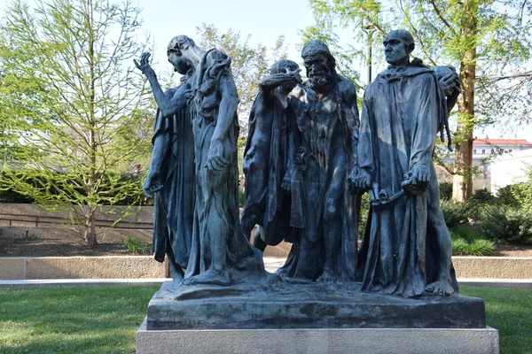 Les Bourgeois de Calais socha Augusta rodina v Hirshhorn Sculpture Garden ve Washingtonu, Dc — Stock fotografie