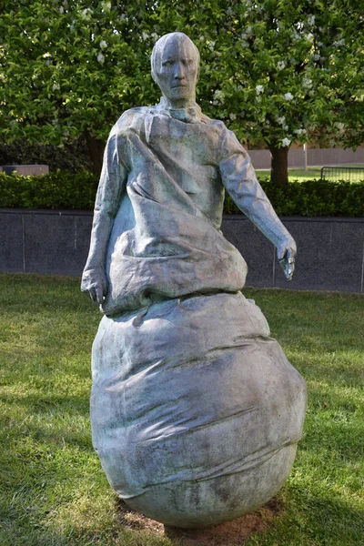 Sista konversation pjäs skulptur av Juan Munoz på Hirshhorn skulptur trädgård i Washington, DC — Stockfoto