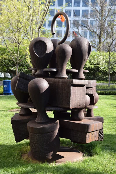 Escultura en el jardín de esculturas Hirshhorn en Washington, DC — Foto de Stock