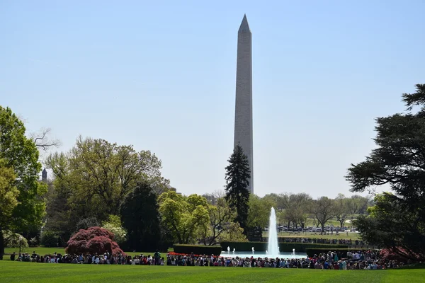 Вид на памятник Вашингтону из Белого дома в Вашингтоне, округ Колумбия — стоковое фото