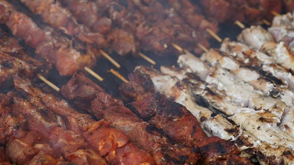 Kebabs de carne na grelha — Fotografia de Stock