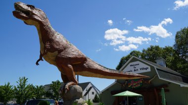 Montville, Connecticut doğanın sanat Köyü'nde dinozor yer