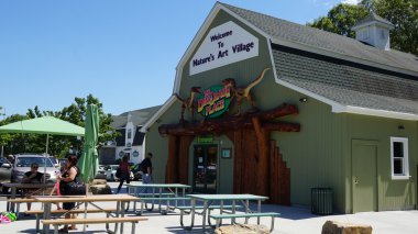 Montville, Connecticut doğanın sanat Köyü'nde dinozor yer