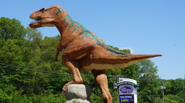 Montville, Connecticut doğanın sanat Köyü'nde dinozor yer