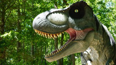 Montville, Connecticut doğanın sanat Köyü'nde dinozor yer