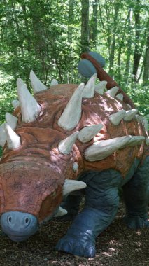 Montville, Connecticut doğanın sanat Köyü'nde dinozor yer