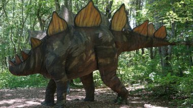 Montville, Connecticut doğanın sanat Köyü'nde dinozor yer