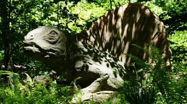 Montville, Connecticut doğanın sanat Köyü'nde dinozor yer