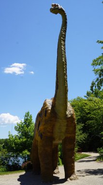 Montville, Connecticut doğanın sanat Köyü'nde dinozor yer