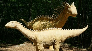 Montville, Connecticut doğanın sanat Köyü'nde dinozor yer