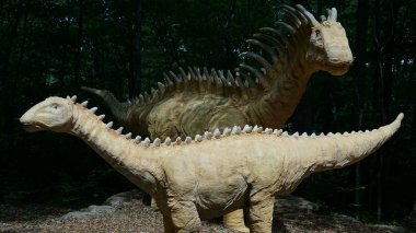 Montville, Connecticut doğanın sanat Köyü'nde dinozor yer