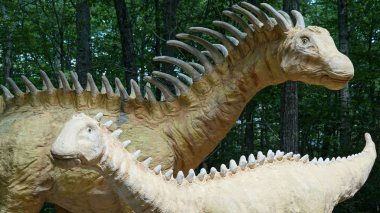 Montville, Connecticut doğanın sanat Köyü'nde dinozor yer