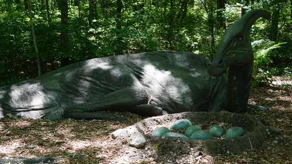 La place des dinosaures au Nature's Art Village à Montville, Connecticut — Photo