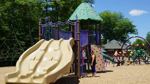 Parco giochi al Dinosaur Place presso il Nature Art Village di Montville, Connecticut — Foto Stock