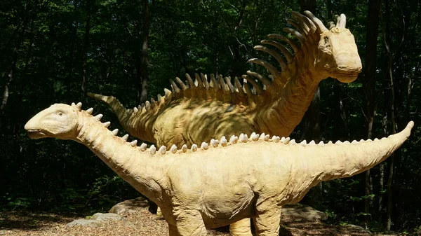 몬 트 빌, 코네티컷에 있는 자연의 예술 마을에 공룡 장소 — 스톡 사진