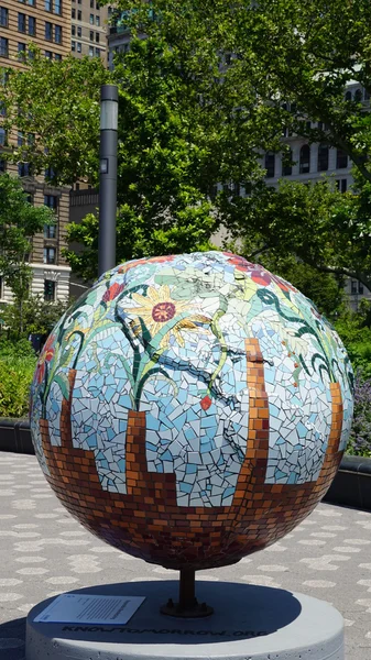 Ausstellung cooler Globen im Batteriepark in manhattan, New York — Stockfoto