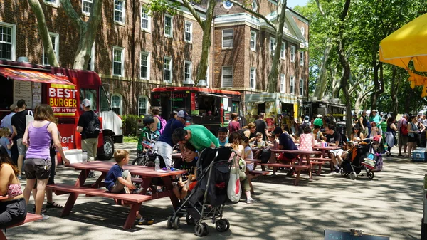 Food trucks at Governors Island in New York — Stock Photo, Image
