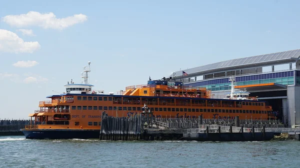 Governors Island Ferry in New York — Stock Photo, Image