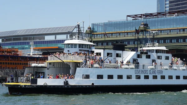 Governors Island Ferry en Nueva York —  Fotos de Stock