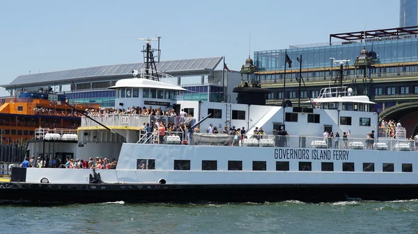 Governors Island Ferry in New York — Stock Photo, Image