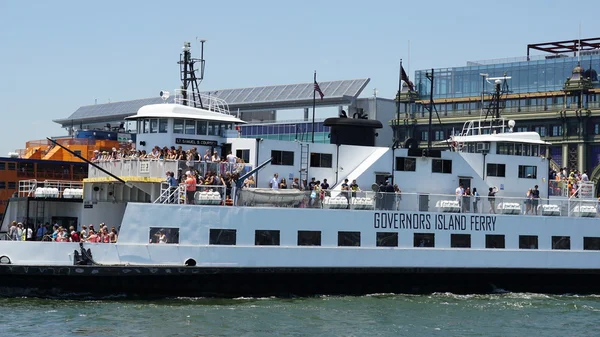 Governors Island Ferry in New York — Stock Photo, Image