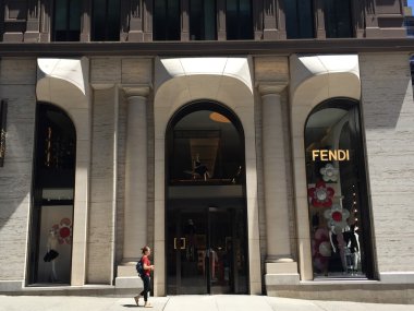 NEW YORK, NY - 25 Haziran 2016 'da görüldüğü üzere Manhattan, New York' taki Fendi mağazası.