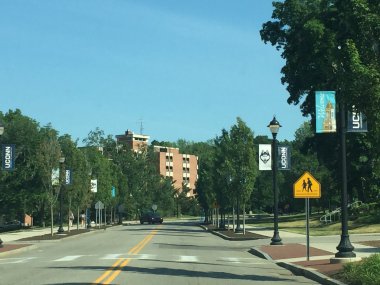 STORRS, CT - 26 Haziran 2016: Connecticut Üniversitesi (UConn) Storrs, Connecticut, 26 Haziran 2016 'da görüldü. 1881 yılında kurulmuş ve 6 kampüsünde 30.000 'den fazla öğrenciye hizmet vermektedir..