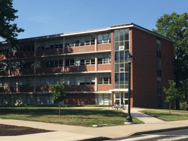 STORRS, CT - 26 Haziran 2016: Connecticut Üniversitesi (UConn) Storrs, Connecticut, 26 Haziran 2016 'da görüldü. 1881 yılında kurulmuş ve 6 kampüsünde 30.000 'den fazla öğrenciye hizmet vermektedir..