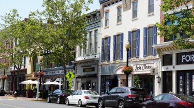 RED BANK, NJ - 16 Temmuz 2021 'de görüldüğü üzere New Jersey' deki Red Bank kasabasında.