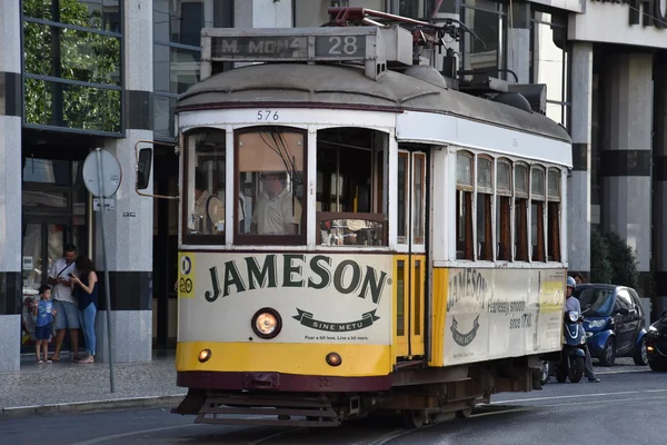 A történelmi villamos 28, Lisszabon, Portugália — Stock Fotó