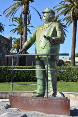 Ben Kral Dom Carlos heykeli Portekiz