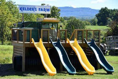 KERHONKSON, NY - 5. SEP: 5. Sep 2020 'de görüldüğü üzere Kerhonkson, New York' taki Kelders Çiftliği 'nde oyun alanı.