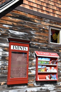 NEW PALTZ, NY - 4. SEP New York 'un merkezindeki Water Street Market, 4. Antika, sanat ve el sanatları, moda, yemek ve hediyeler sunan 20 'den fazla ödüllü mağazanın yer aldığı tuhaf bir açık hava alışveriş köyü..