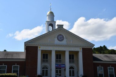Washington, Connecticut 'taki Bryan Memorial Belediye Binası, 6 Eylül 2020' de görüldüğü gibi..