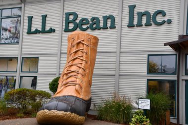 Freeport, Maine 'deki LL Bean Flagship Store' da LL Bean Boot 'un dev kopyası, 27 Eylül 2020' de görüldü. Mağaza 24 saat açık, yılın 365 günü..