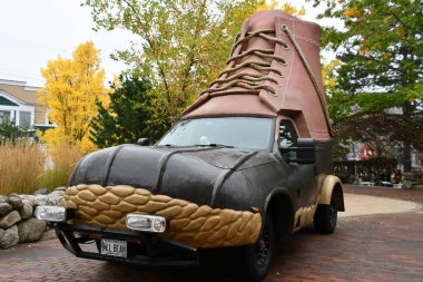 FREEPORT, ME - SEP 27: LL Bean Bootmobile Freeport, Maine 'deki LL Bean Flagship Store' da 27 Eylül 2020 'de görüldü. Mağaza 24 saat açık, yılın 365 günü..
