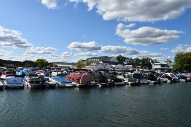 CANDAIGUA, NY - 18 SEP: 18 Eylül 2020 'de Canandaigua Gölü' nün New York 'taki Canandaigua City Pier' den görünüşü. 